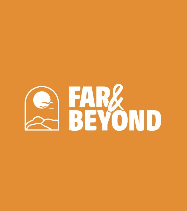 Far & Beyond Logo 2-zeilig weiß